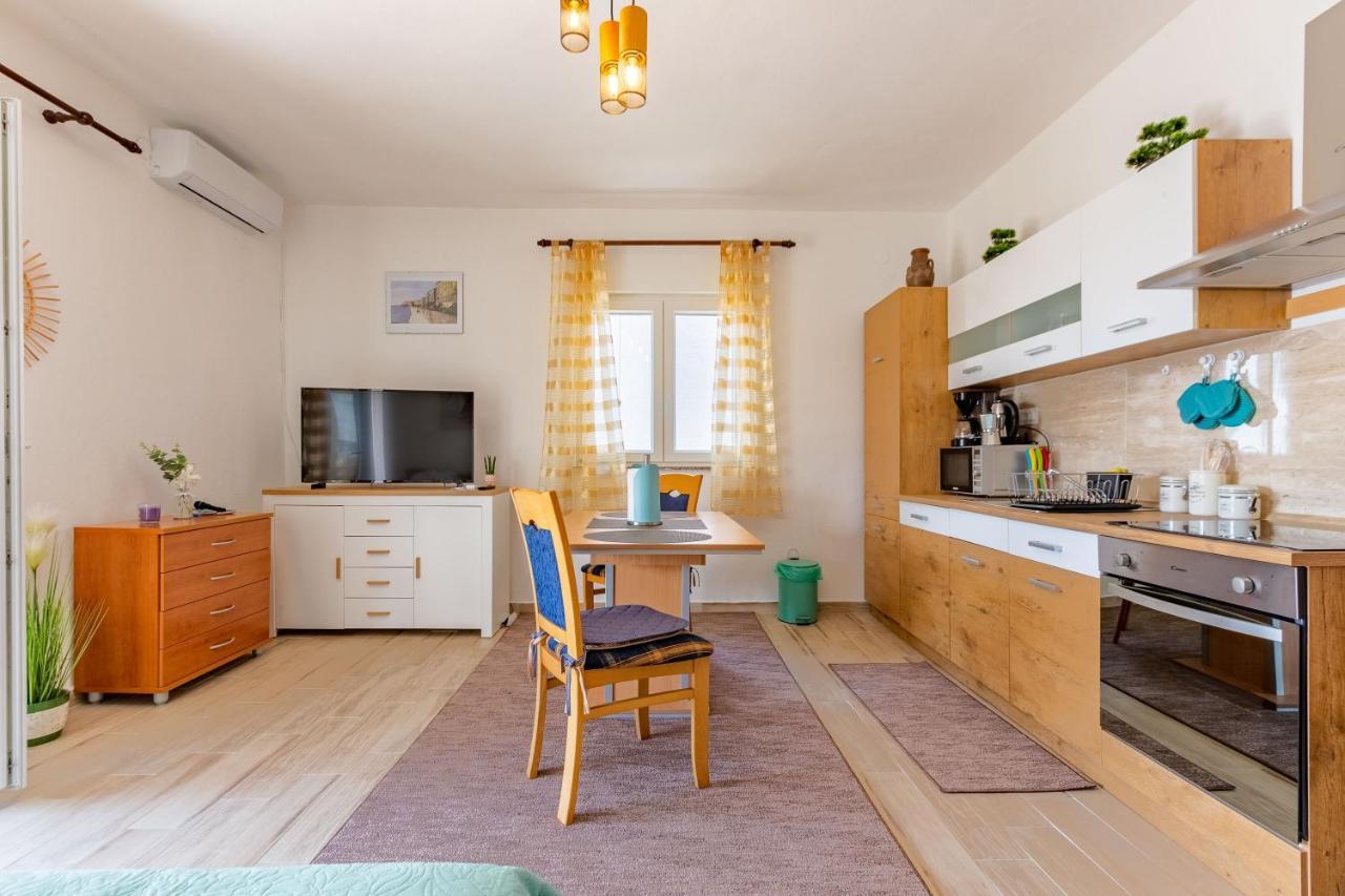 Mare-More Studio W Balcony And Beach Front And View Задар Екстериор снимка