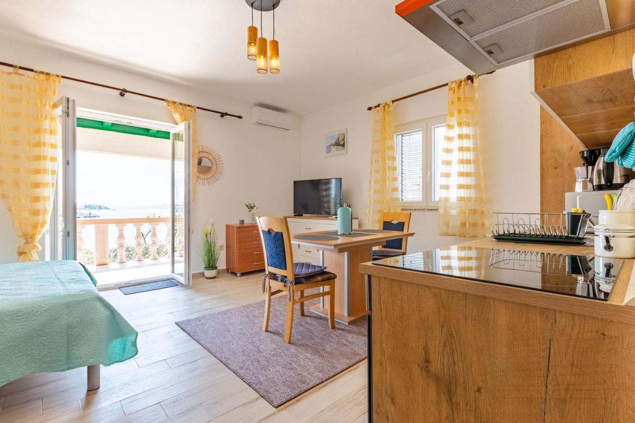 Mare-More Studio W Balcony And Beach Front And View Задар Екстериор снимка