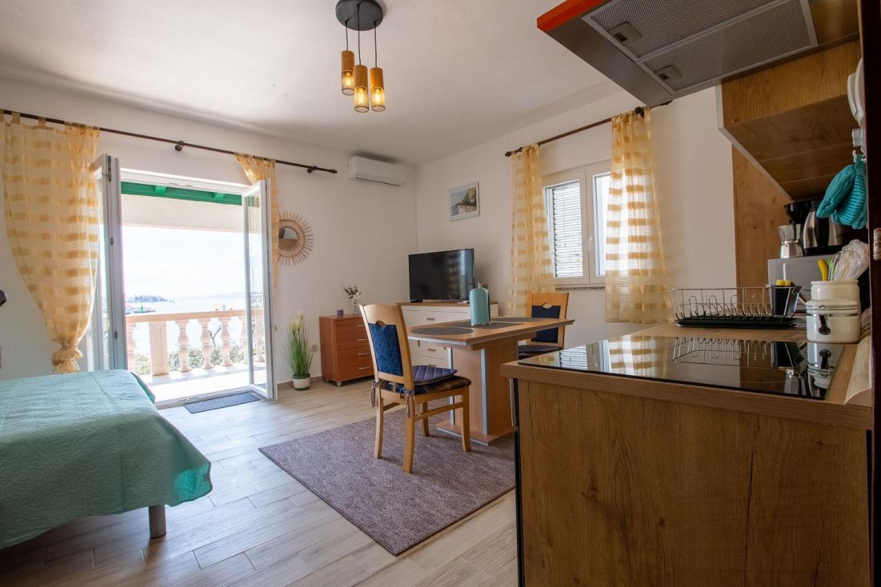 Mare-More Studio W Balcony And Beach Front And View Задар Екстериор снимка