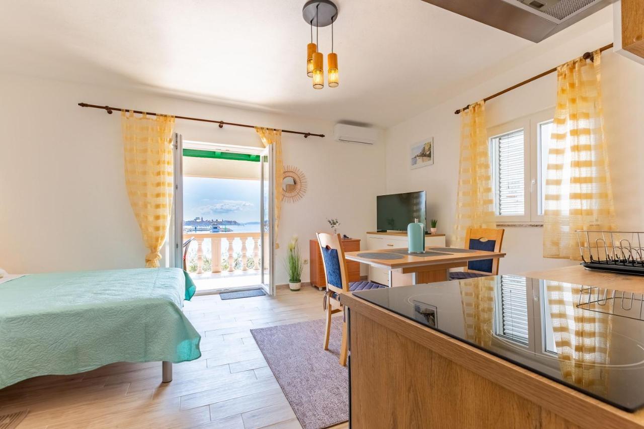 Mare-More Studio W Balcony And Beach Front And View Задар Екстериор снимка