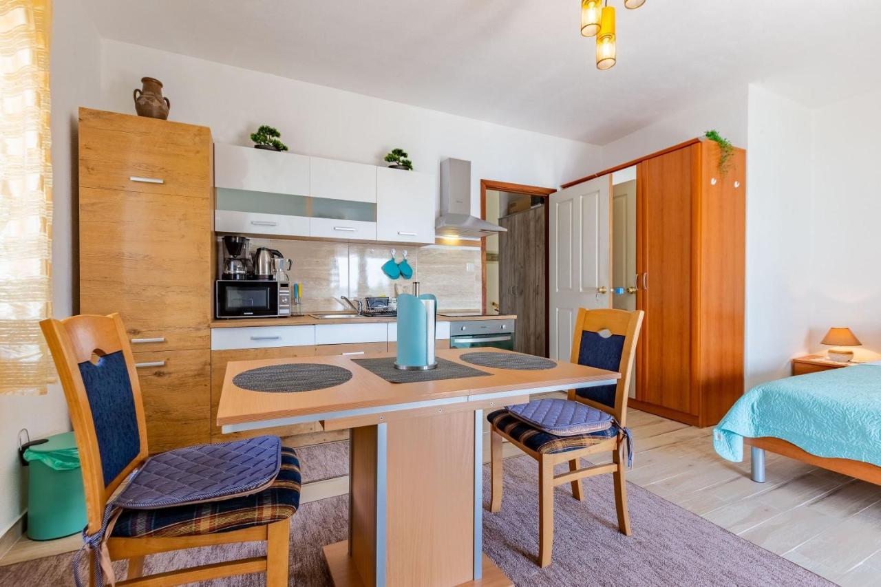 Mare-More Studio W Balcony And Beach Front And View Задар Екстериор снимка